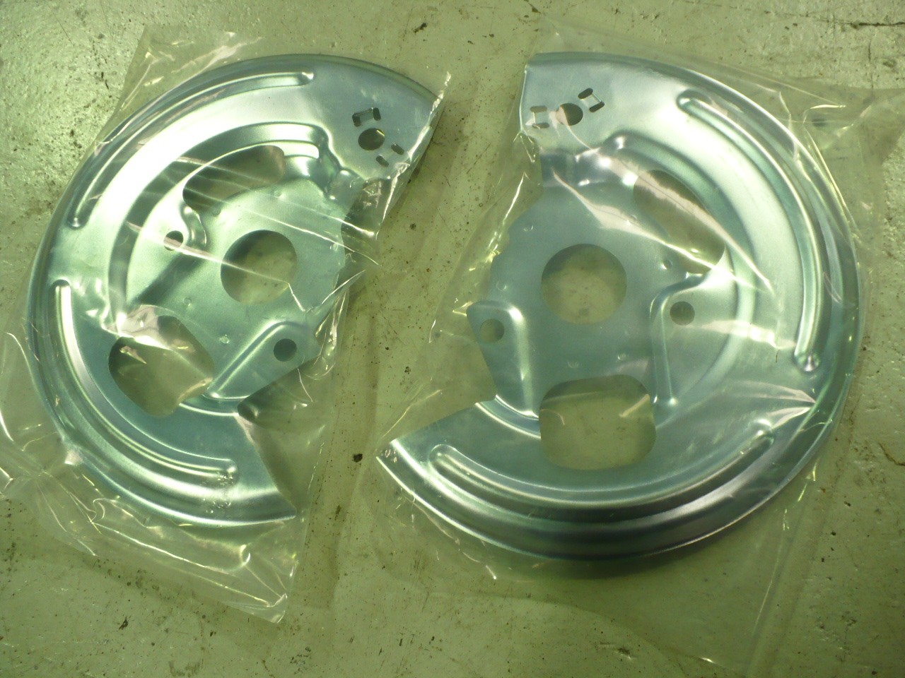 Camaro 1967-1968 Front Disc Brake Caliper Bracket (Pair) 