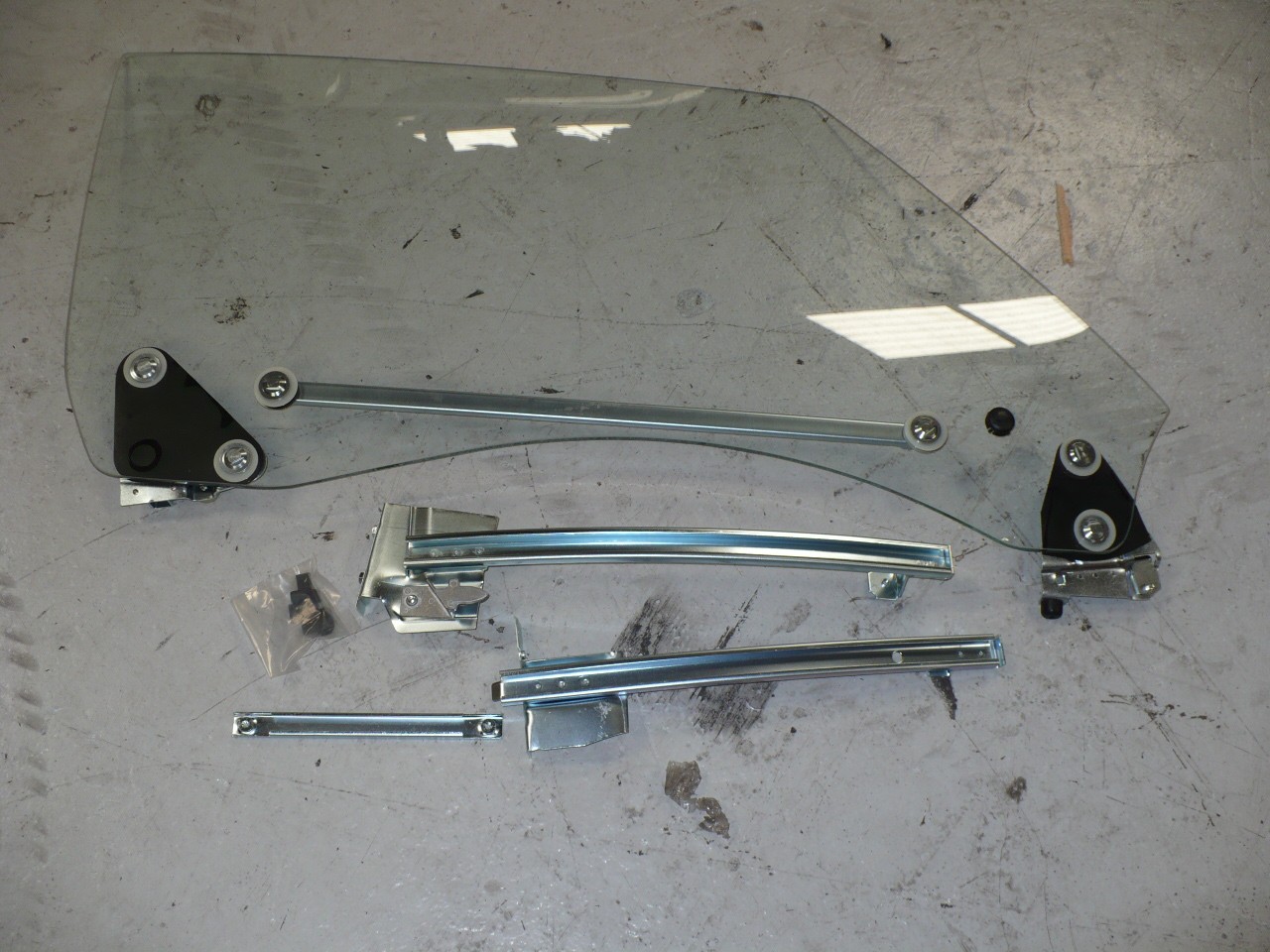 Camaro Firebird 1968-1969 Right Hand Complete Door Window Glass