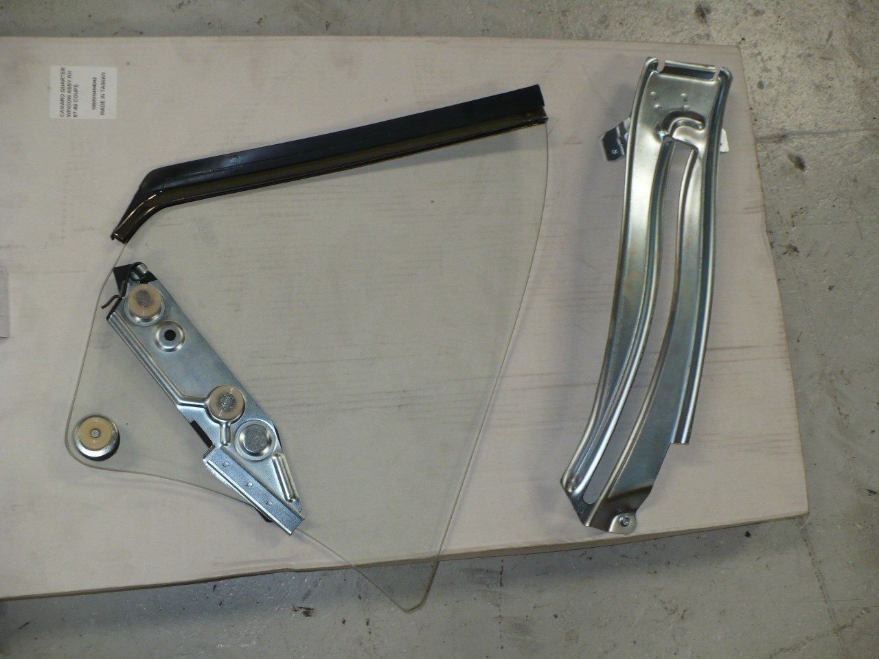 Camaro Firebird 1968-1969 Right Hand Quarter Vent Window Assembly 
