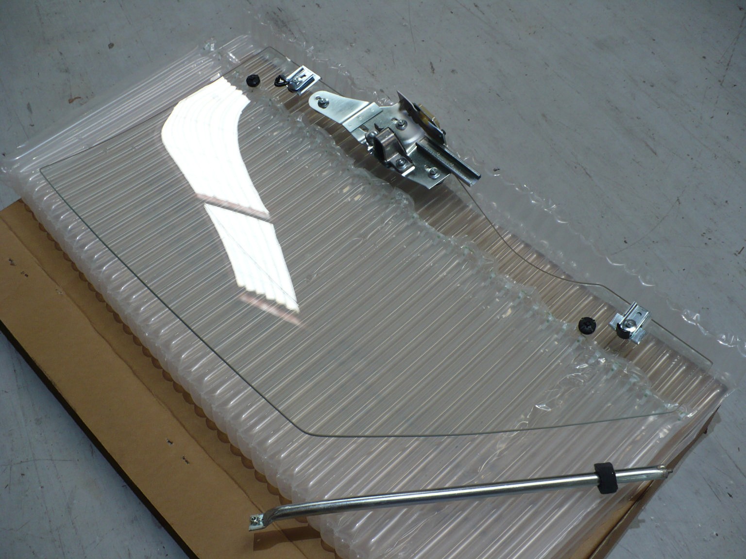 Chevelle 1970-1972 Right Hand Door Window Glass Complete