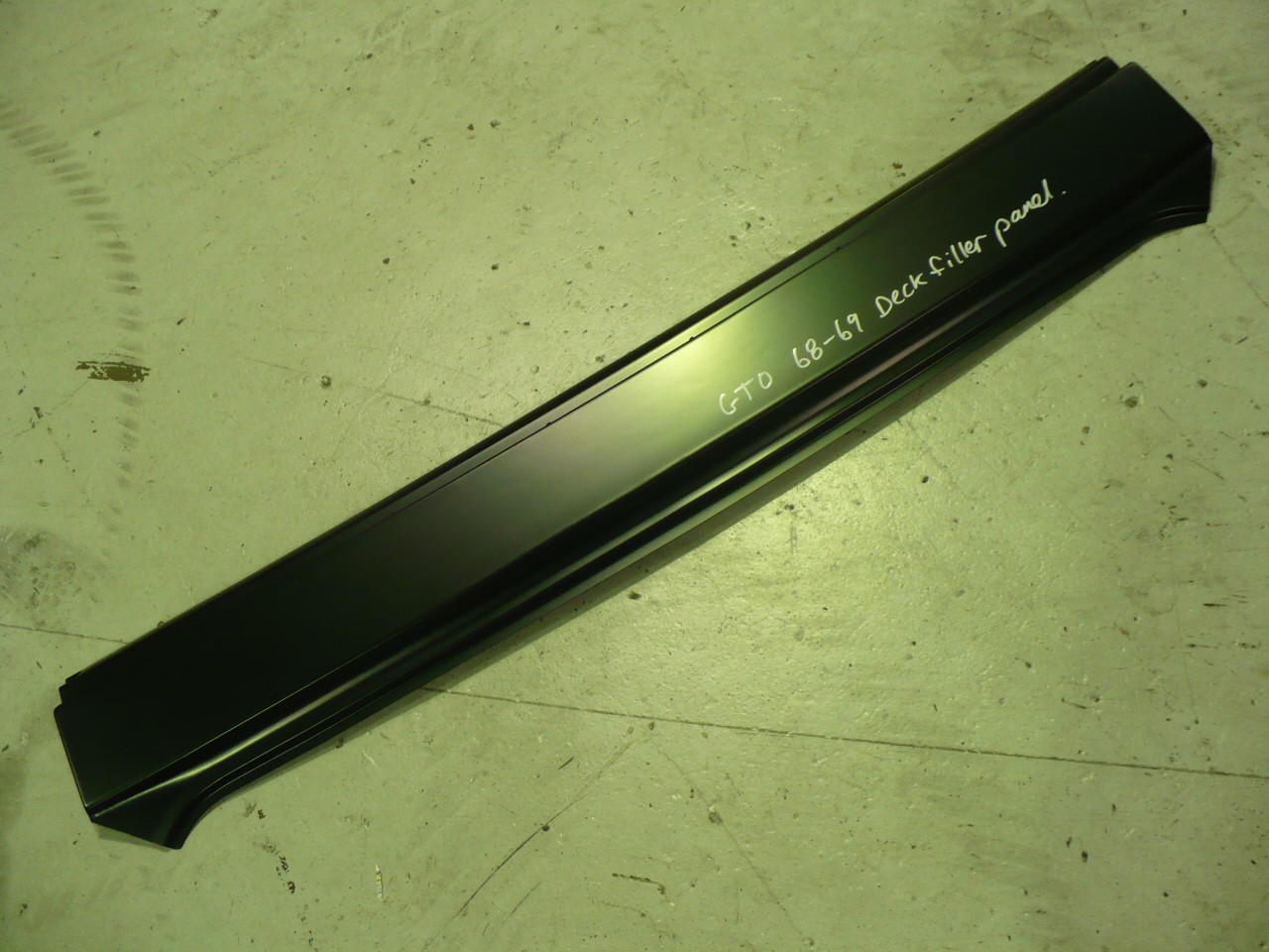 Pontiac GTO 68-69 Deck Filler Panel