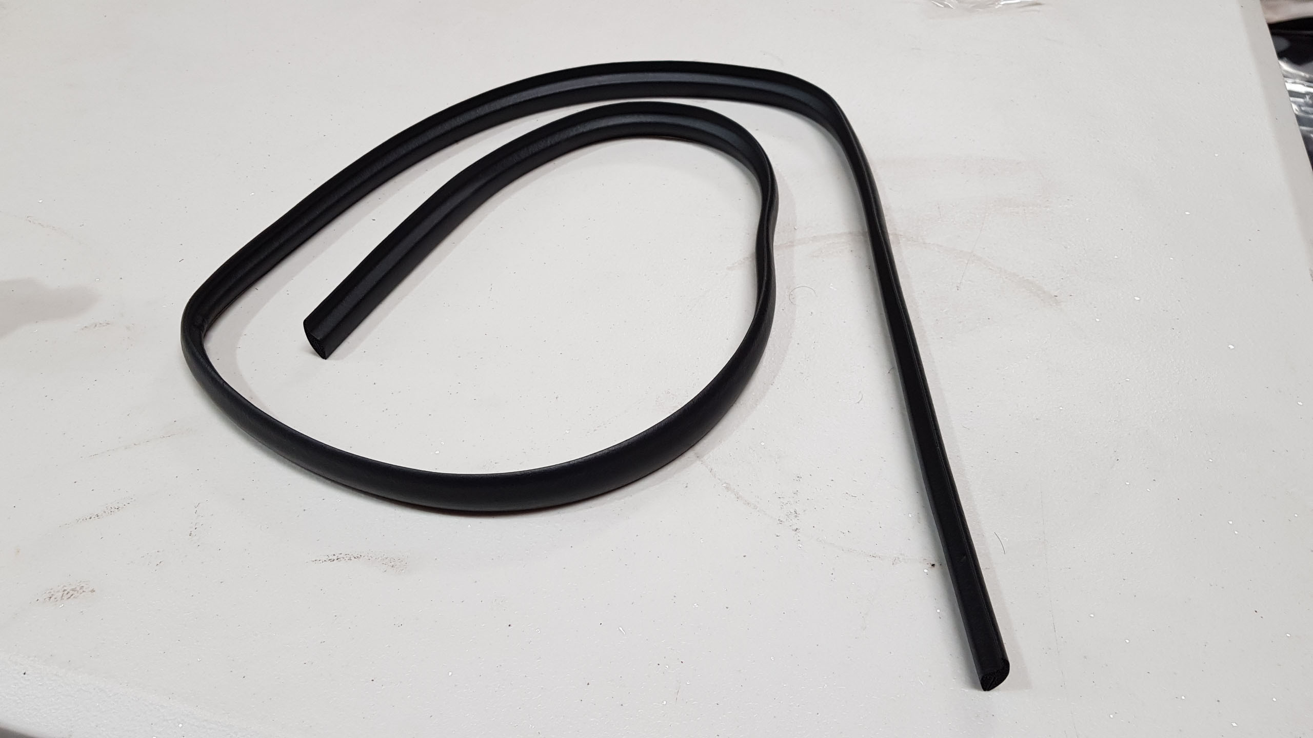Datsun 240Z / 260Z Bonnet Lace Rubber