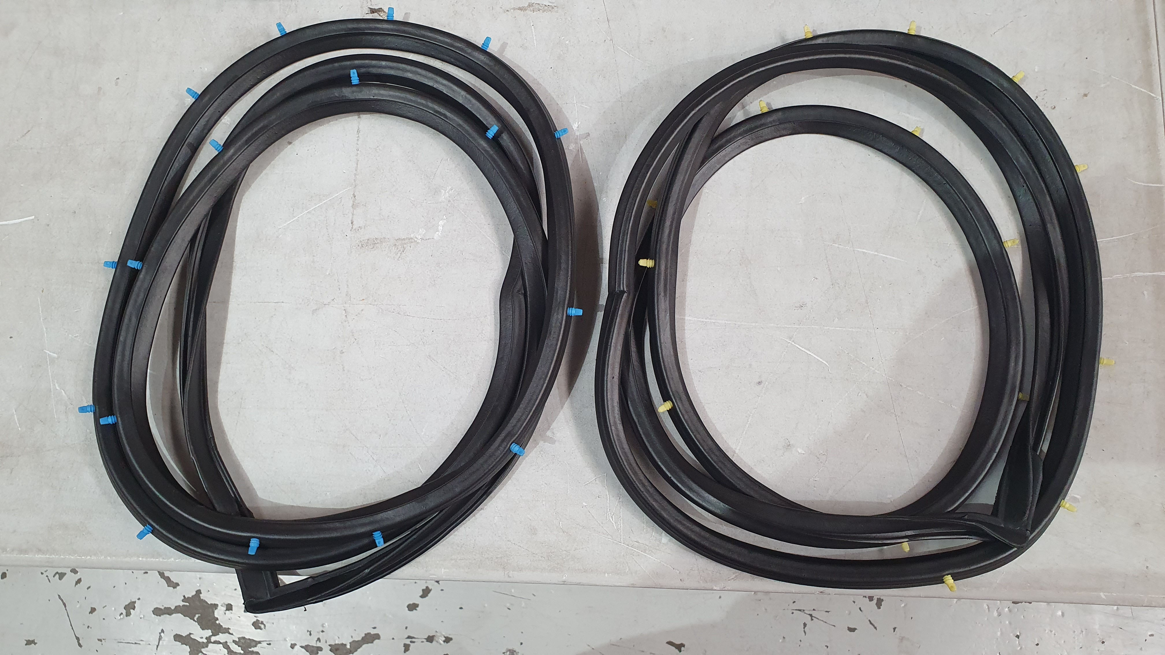 Datsun 120Y Rear Door Rubber / Seal Set (2pc)