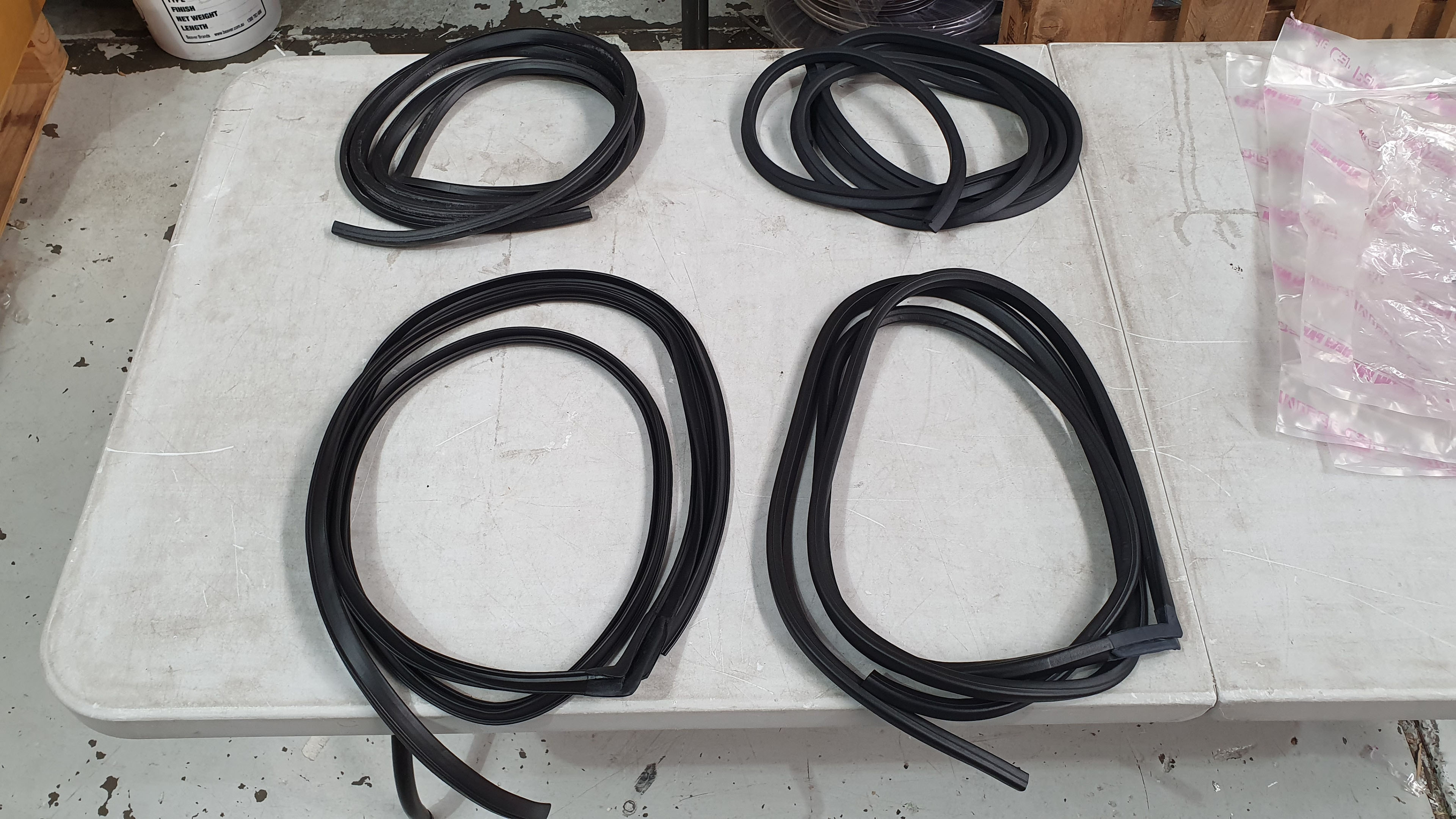 Datsun 1600 Sedan 4 Door Rubbers / Seals (4pc) 
