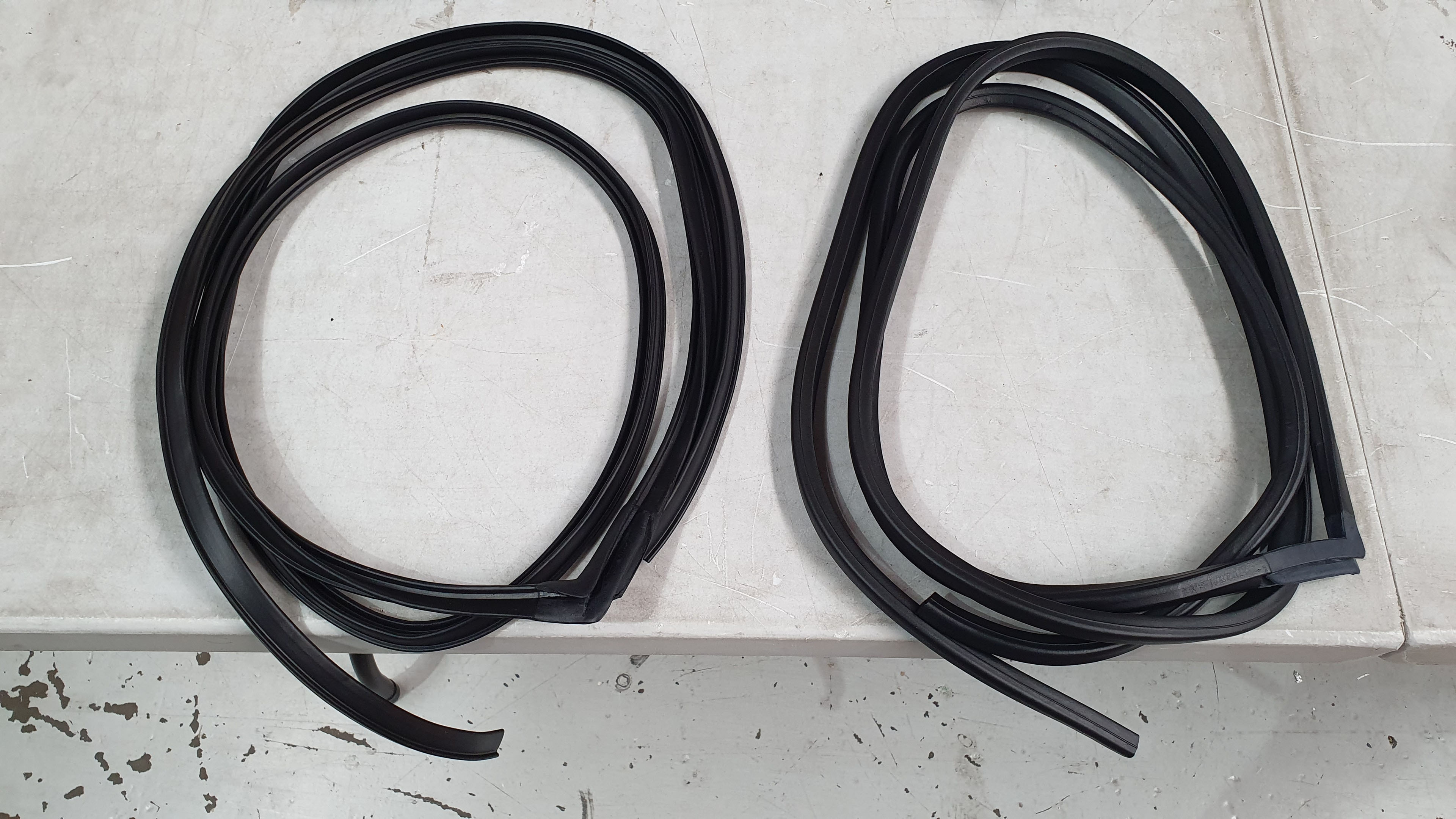 Datsun 1600 Sedan Rear Door Rubbers / Seals (2pc)