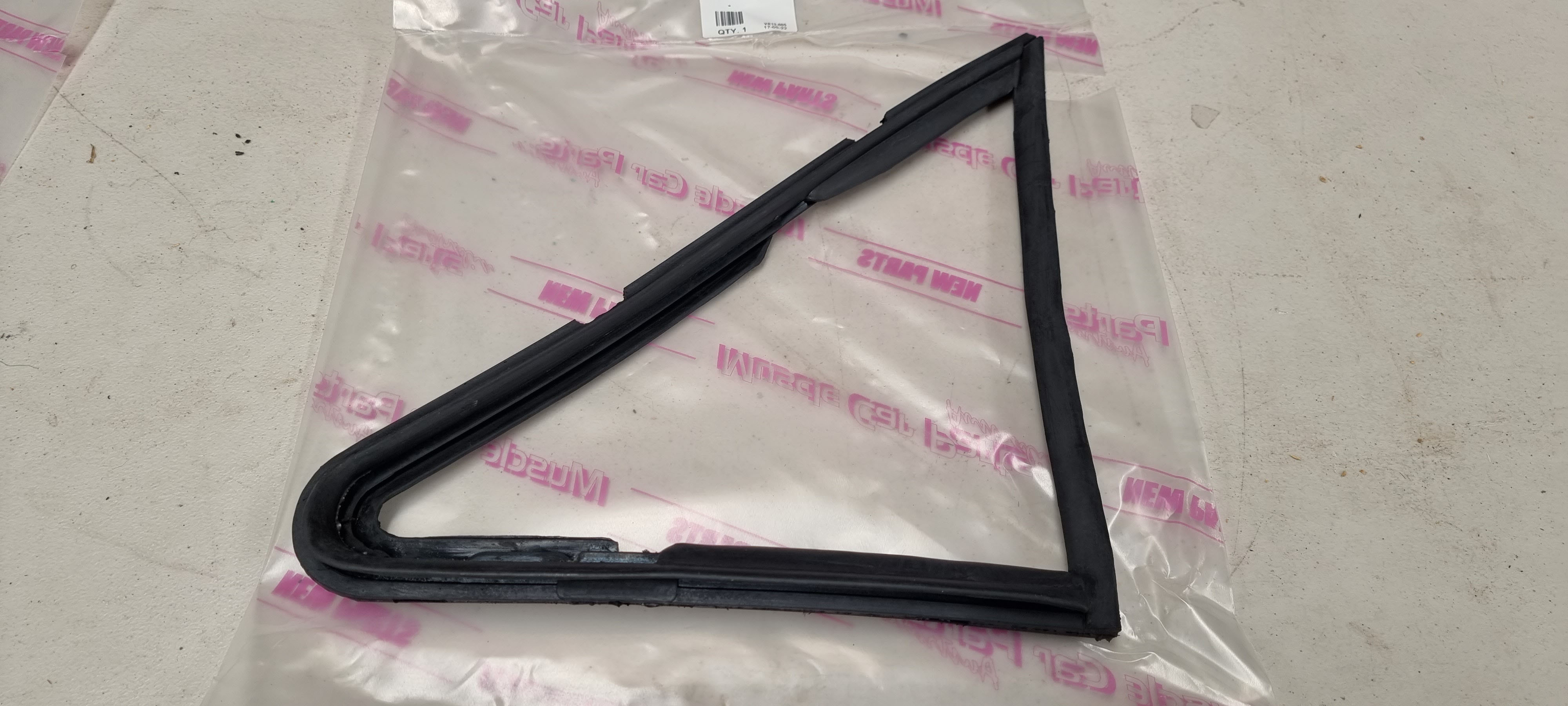 Ford Escort MK1 Right Hand Quarter / Vent Rubber