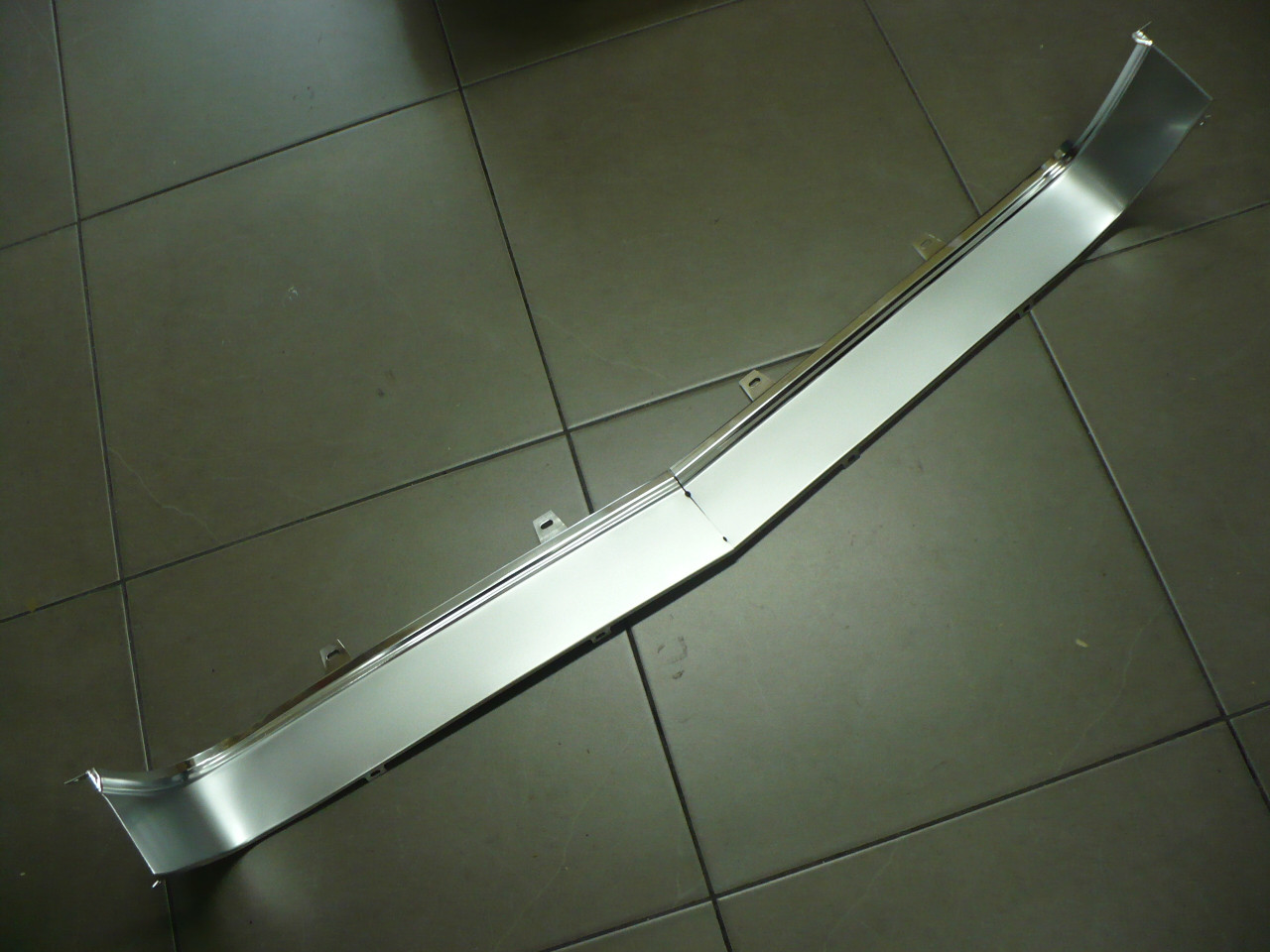 Mustang 67-68 Grille Moulding with Clips