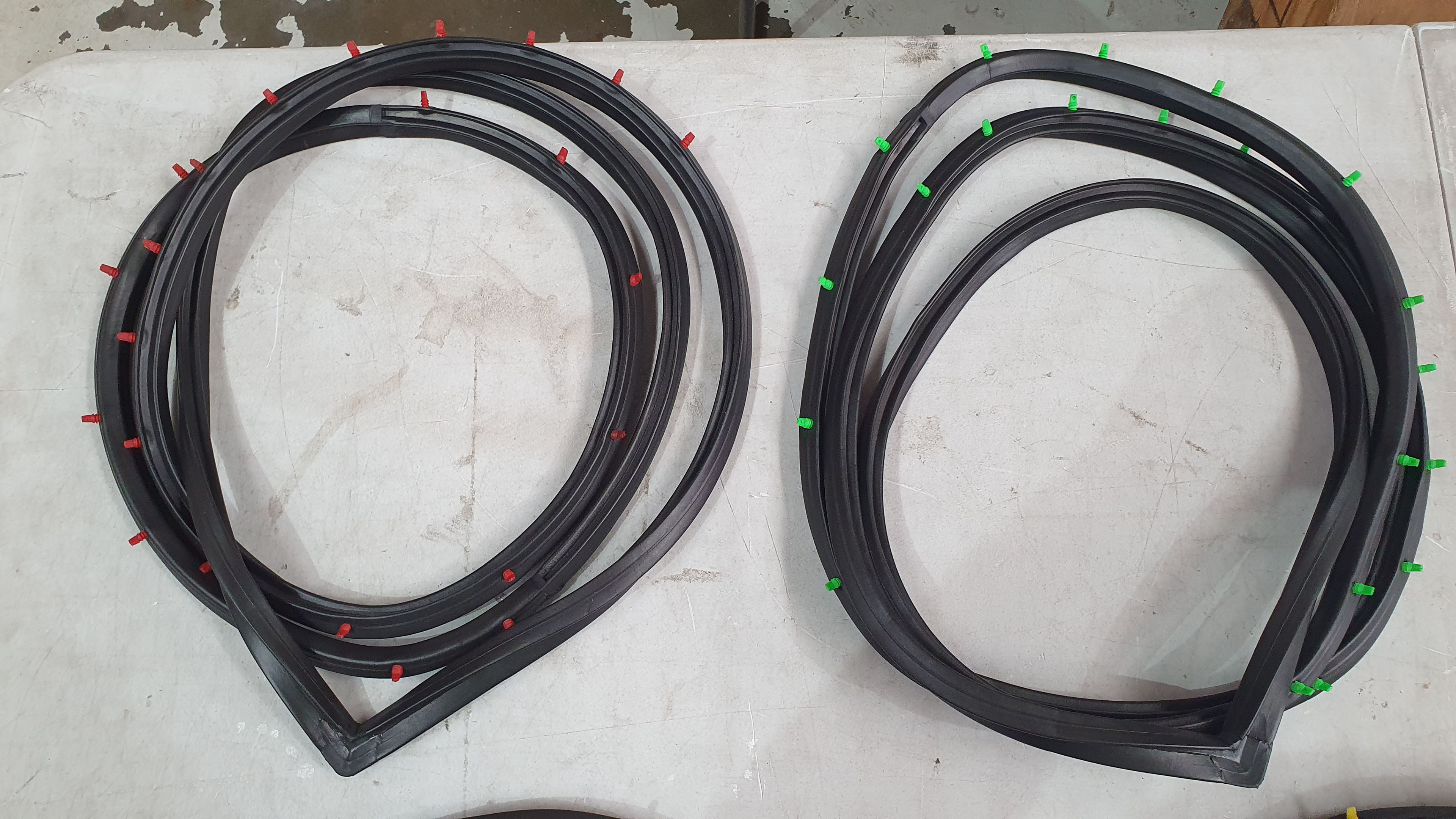 Mazda RX3 Sedan Front Door Rubber / Seal Set 2pc