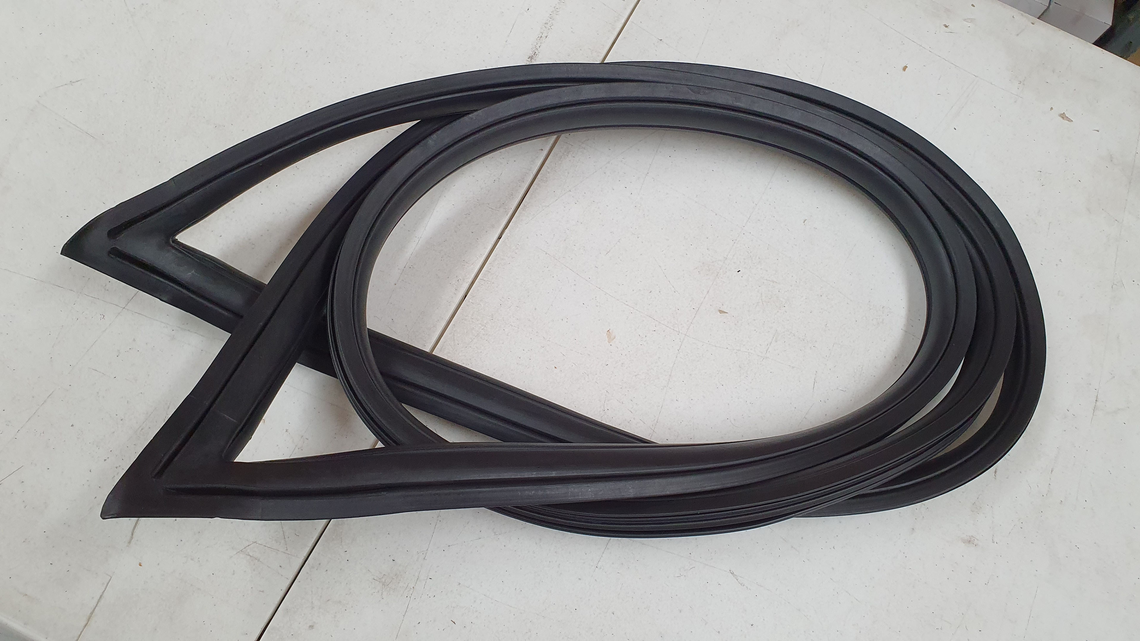 Ford Falcon XA-XC Coupe Rear Windscreen Rubber / Seal