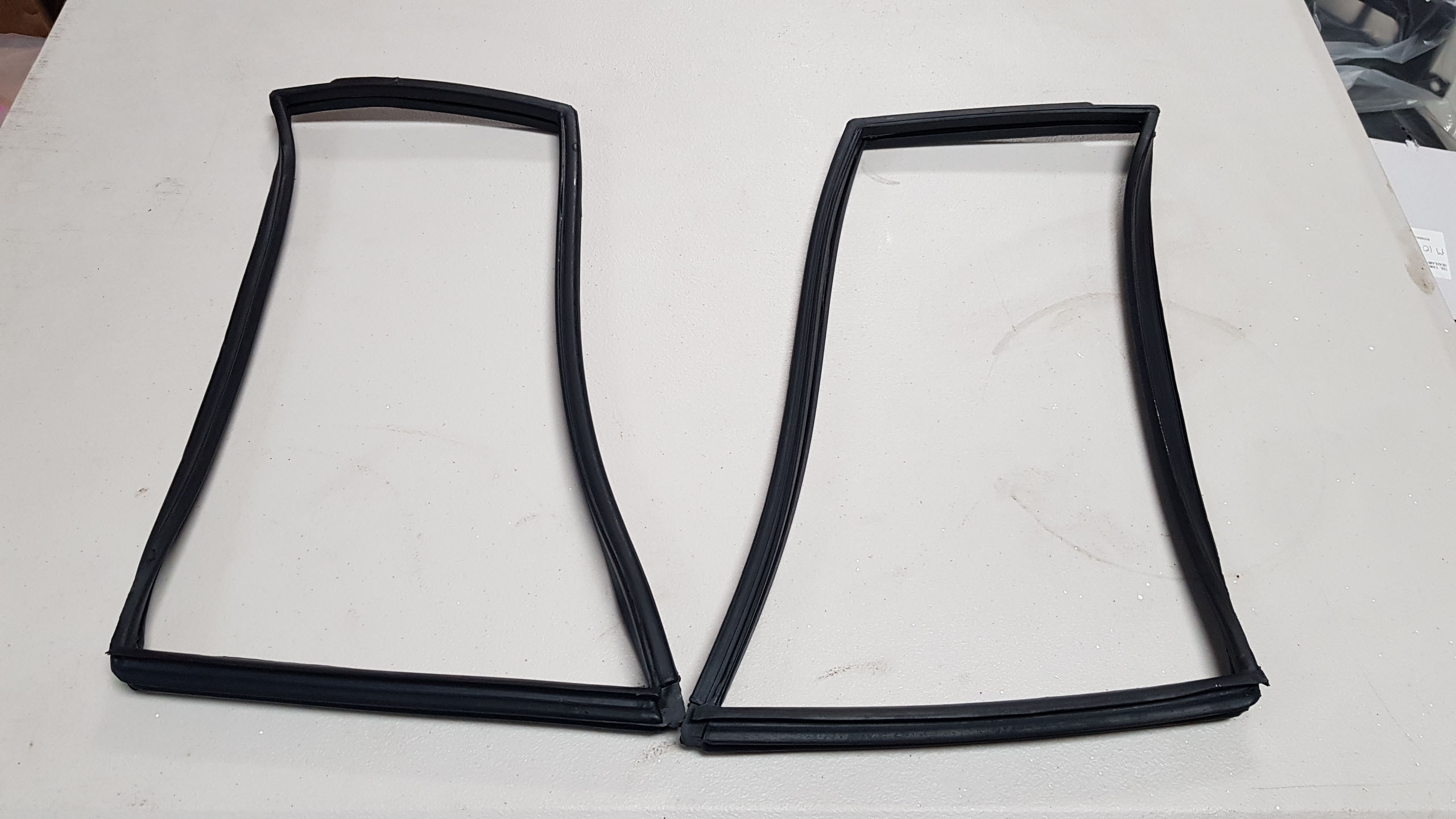 Datsun 1600 Wagon Rear Door Quarter Vent Rubber / Seal Set