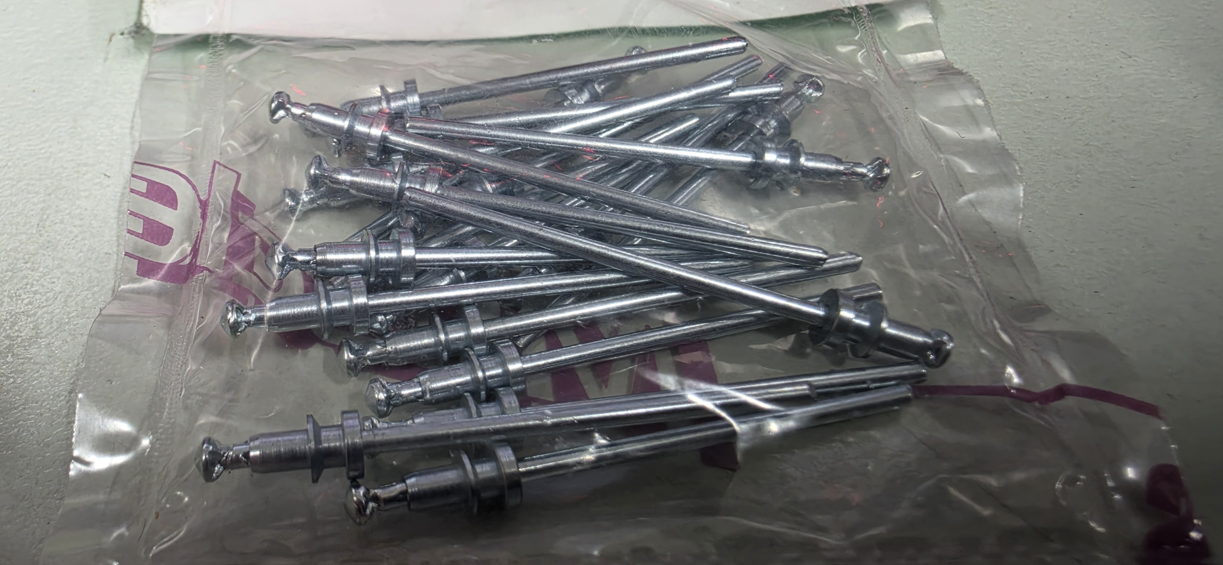 Body Mould Rivets 1/8 20 Pack