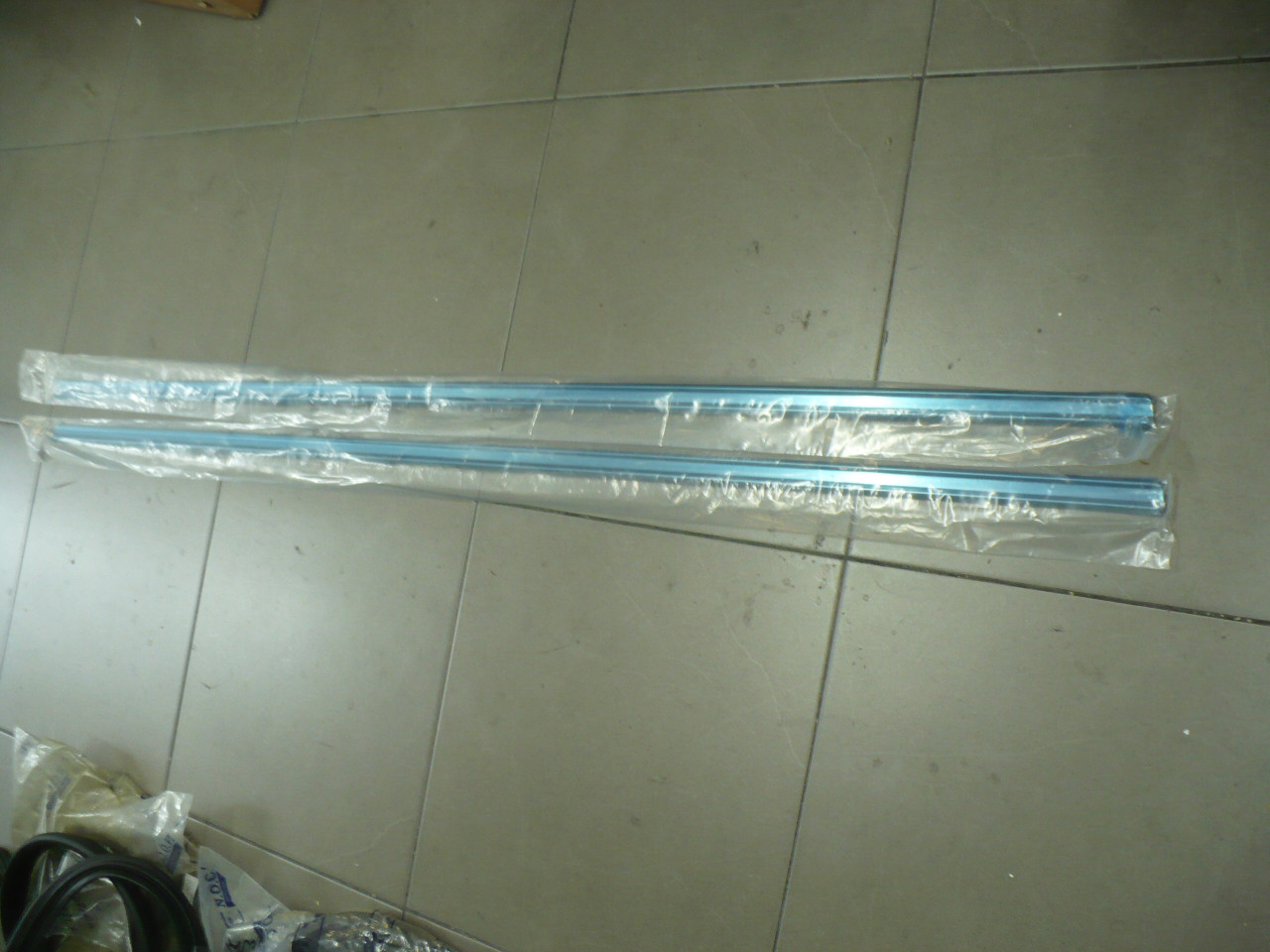 Datsun 1600 Sill Moulds (2pc) inc Clips
