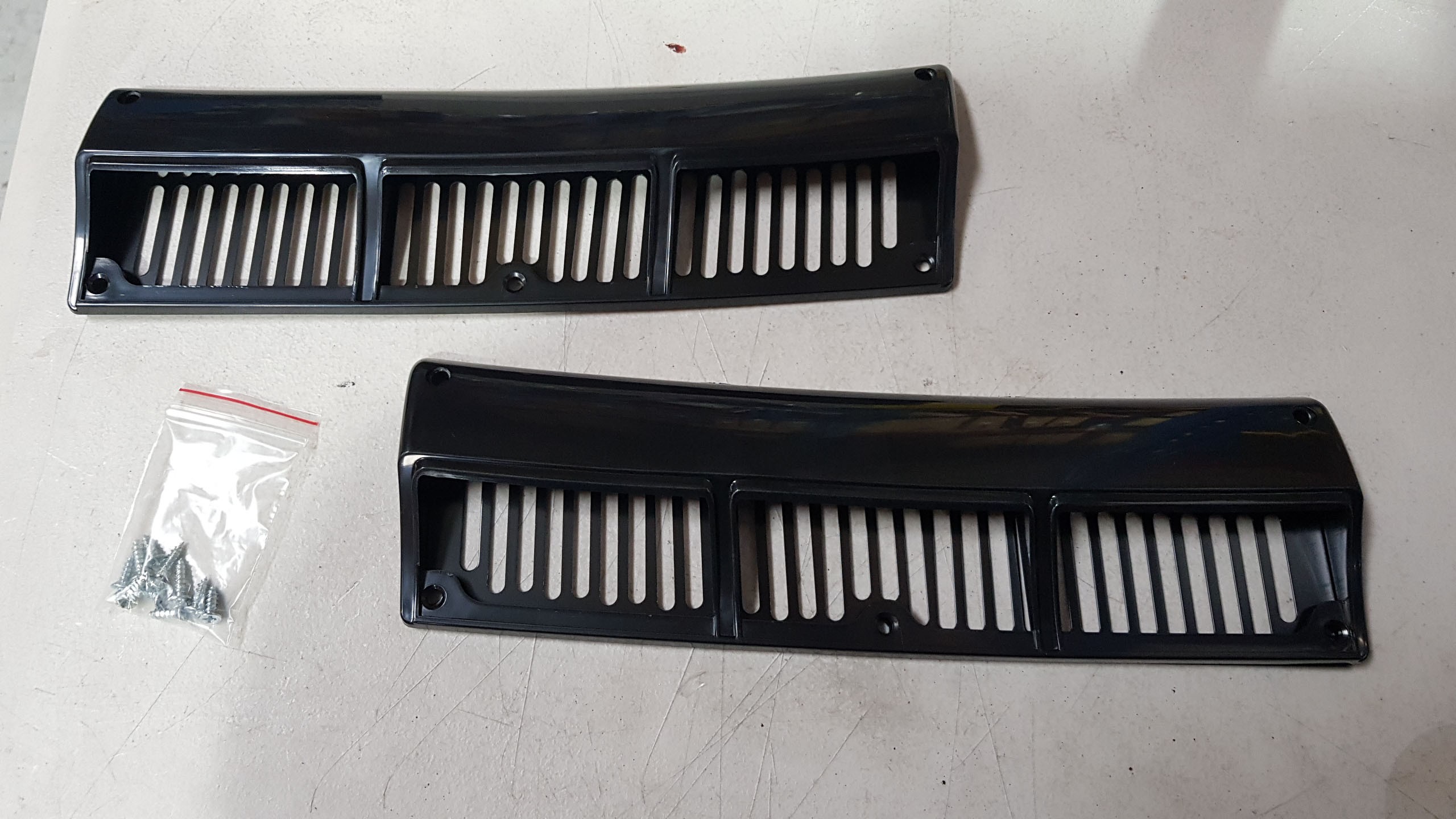 Datsun 1200 Black Cowl Vent Scoops 1200 Sedan Ute Datsun