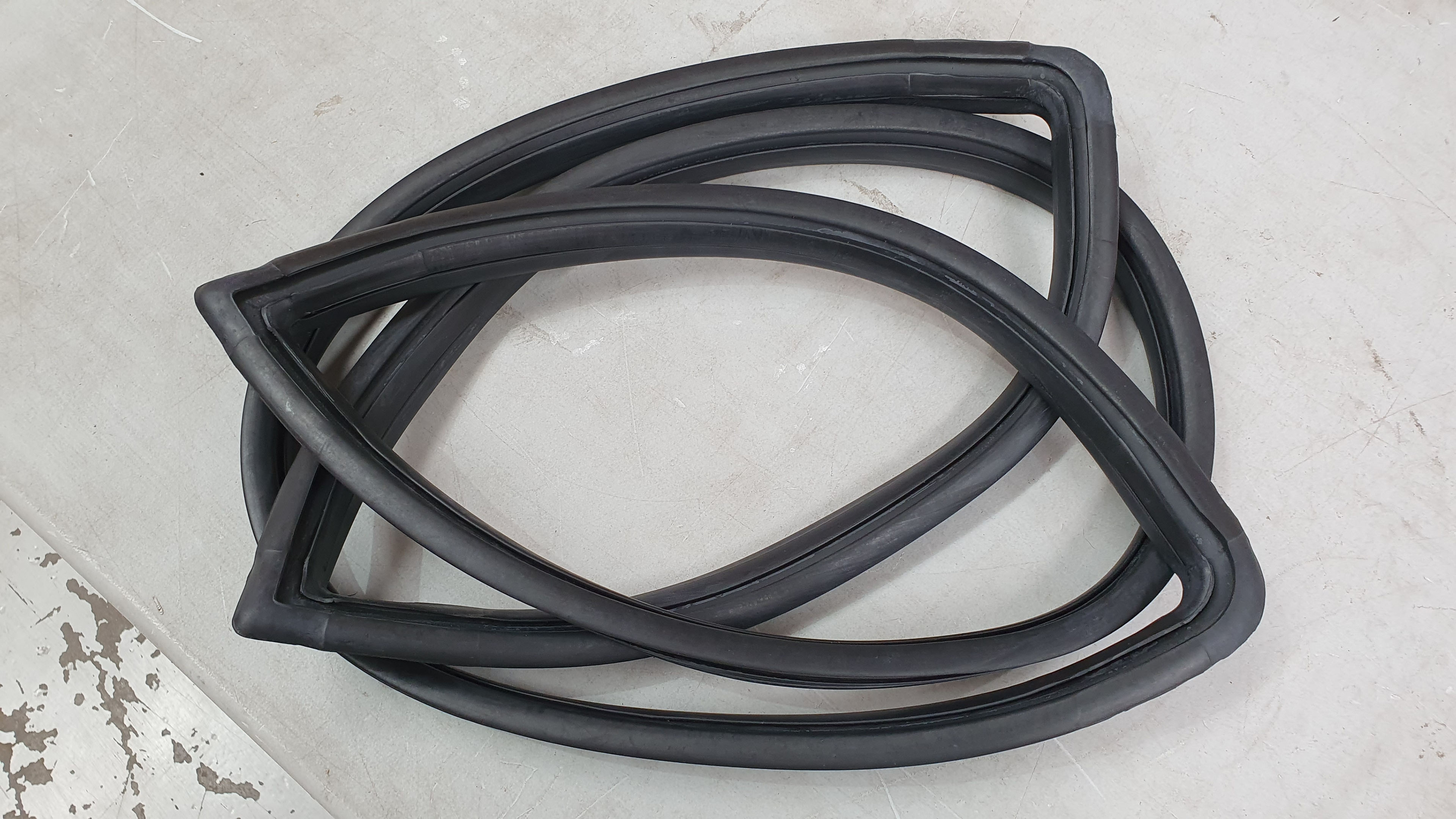 Rear Windscreen Rubber / Seal To Suit Toyota Corolla KE30 