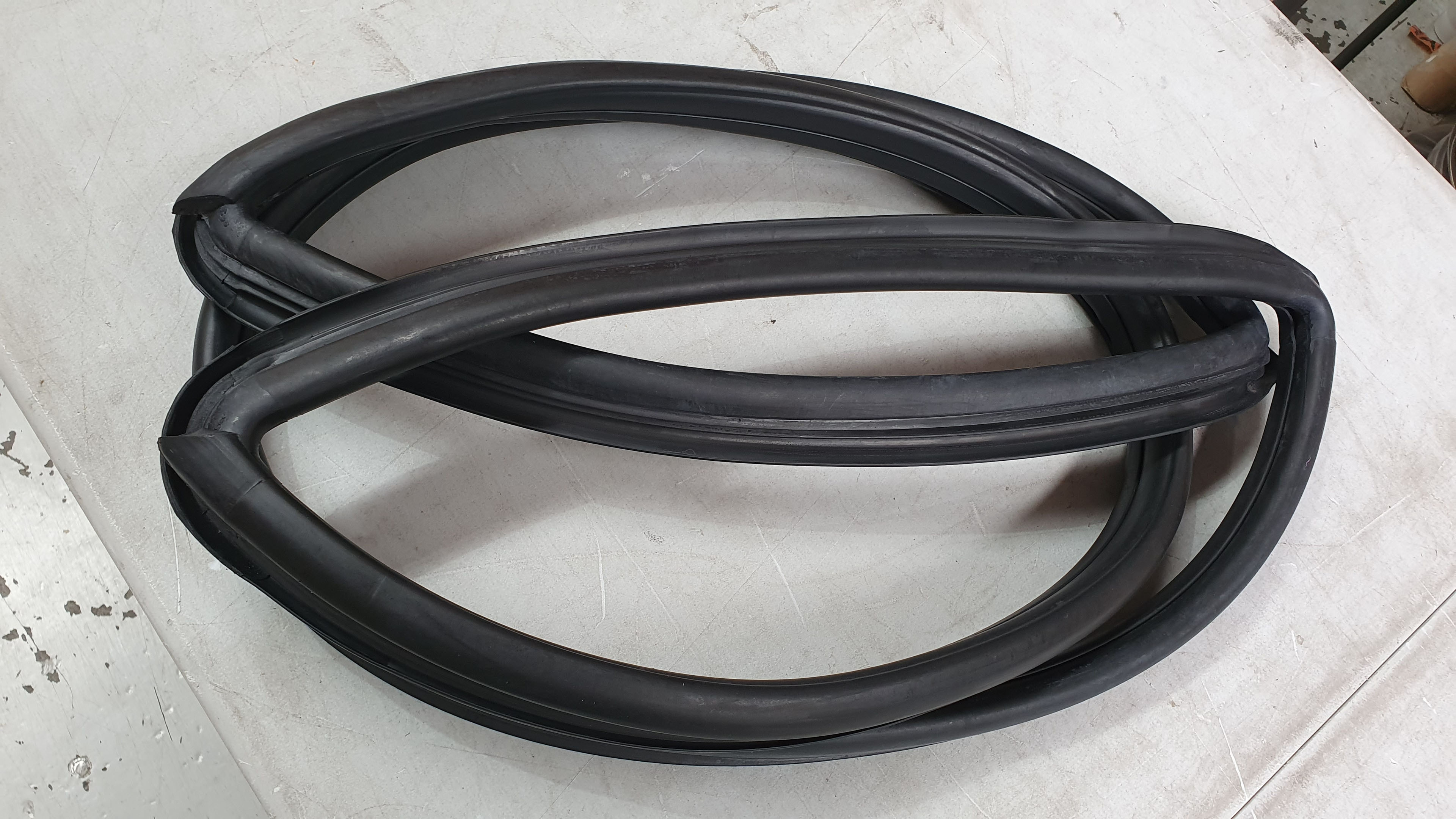 Front Windscreen Rubber / Seal To Suit Toyota Corolla KE35 