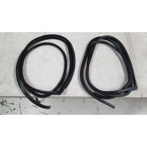 Datsun 1600 Sedan Rear Door Rubbers / Seals (2pc)
