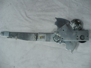 Dodge Challenger 1970-1974 Door Window Regulator (LEFT HAND ONLY)