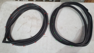 Datsun 120Y Front Door Rubber / Seal Set (2pc)