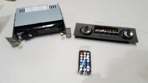 Ford Falcon XW-XY Argent Grey Superfringe Radio with Remote