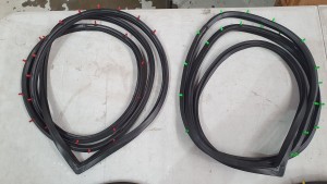 Mazda RX3 Sedan Front Door Rubber / Seal Set 2pc