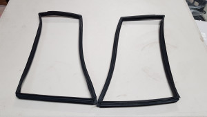 Datsun 1600 Wagon Rear Door Quarter Vent Rubber / Seal Set