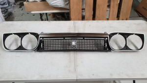 Datsun 1600 Super Sonic Grille