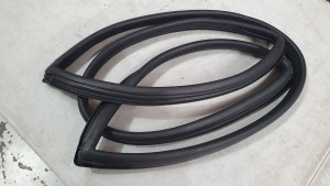 Rear Windscreen Rubber / Seal To Suit Toyota Corolla KE35 